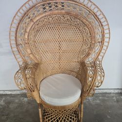 Big peacock wicker chair 