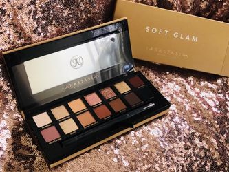 Soft glam Anastasia