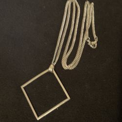 30” SilverTone Link Necklace With Diamond Shaped SilverTone Pendant 