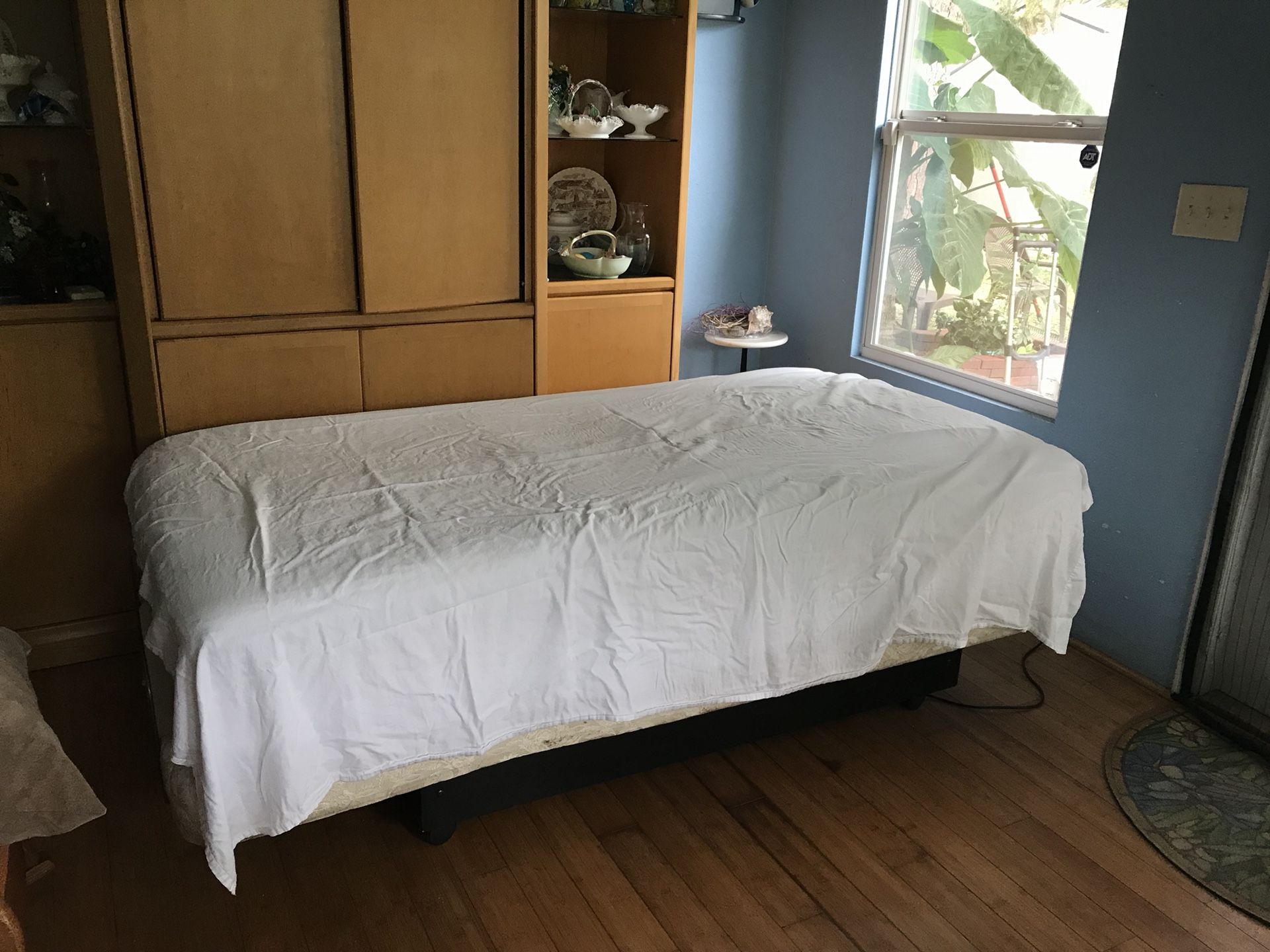 Twin XL Orthomatic Adjustable Bed
