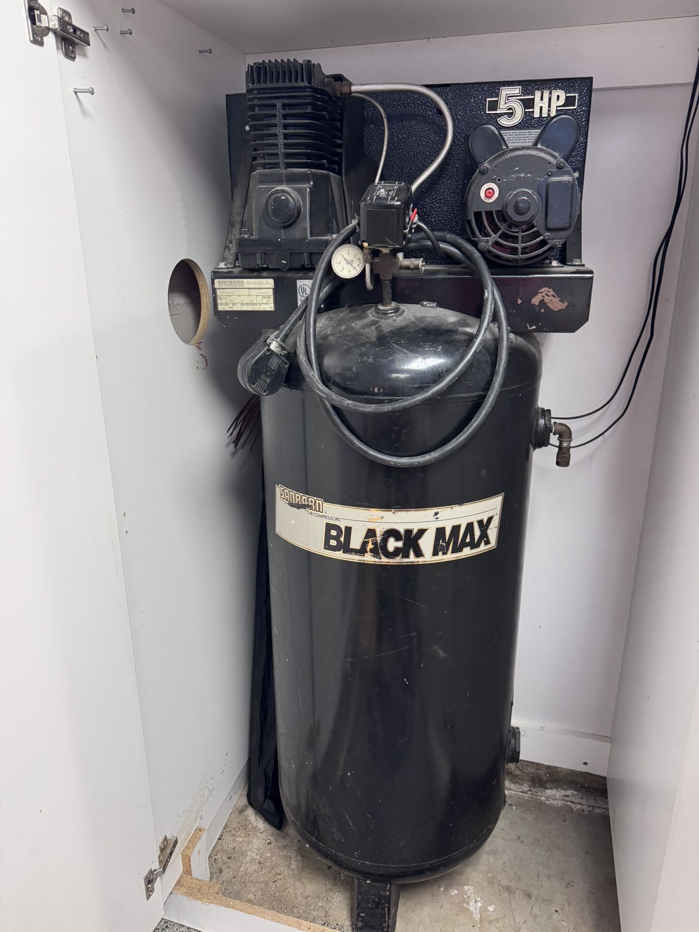 Sanborn Black Max 220 V Air Compressor Approximately 10 Years Old