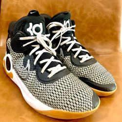 NIKE KD SHOES (used CONDITION:9/10)