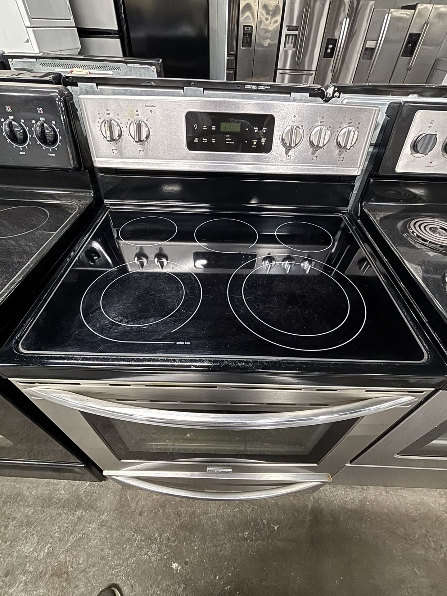 Stainless Steel Electric Frigidaire 5 Burner Stove In Excellent Condition!
