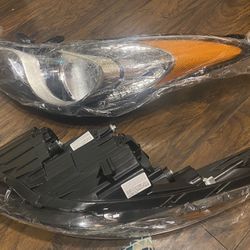 Faros De Delantero Izquierdo Y Derecho Están Nuevos. Todavía Traen El Plástico, No Se Han Usado