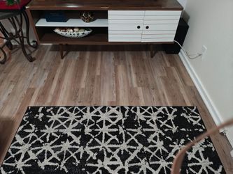 TV stand up to 75in