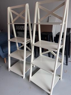 Set of two shelves