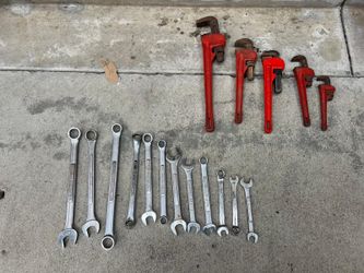 5 pipe Wrench size 16”/14”/10”/8” asking $50 for all 5 and 12 craftsman wrench  asking $50 for all 12 pieces