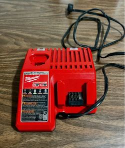 Milwaukee M18 & M12 Charger