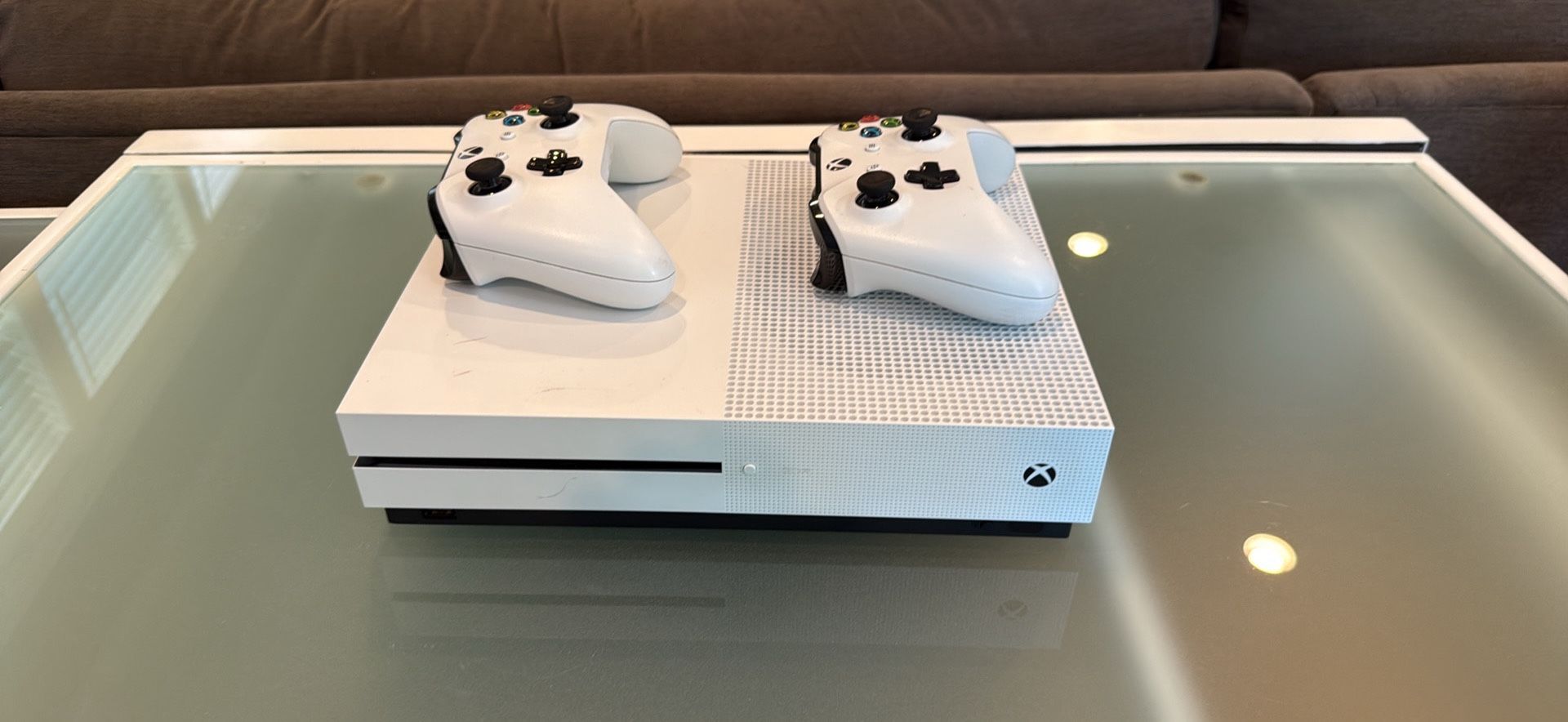 Xbox One Seris S (included 2 controllers)
