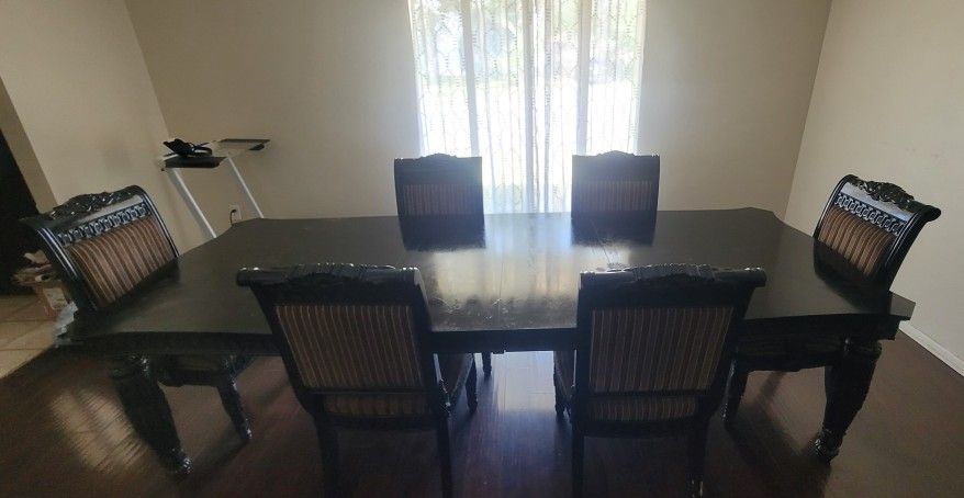 Beautiful Formal Dining Table W/6 Chairs