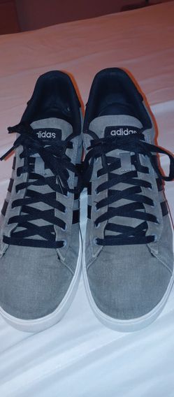 Adidas Mens 10.5 Black on Grey Skateboarding
