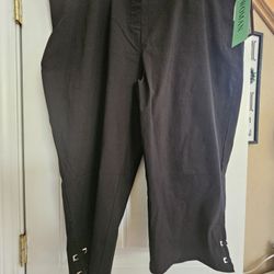 New womans 3x Black capri (76%rayon/21%nylon/3%spandex)

