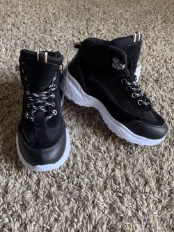 Highland boys boots size 2