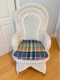 Whiter wicker chair