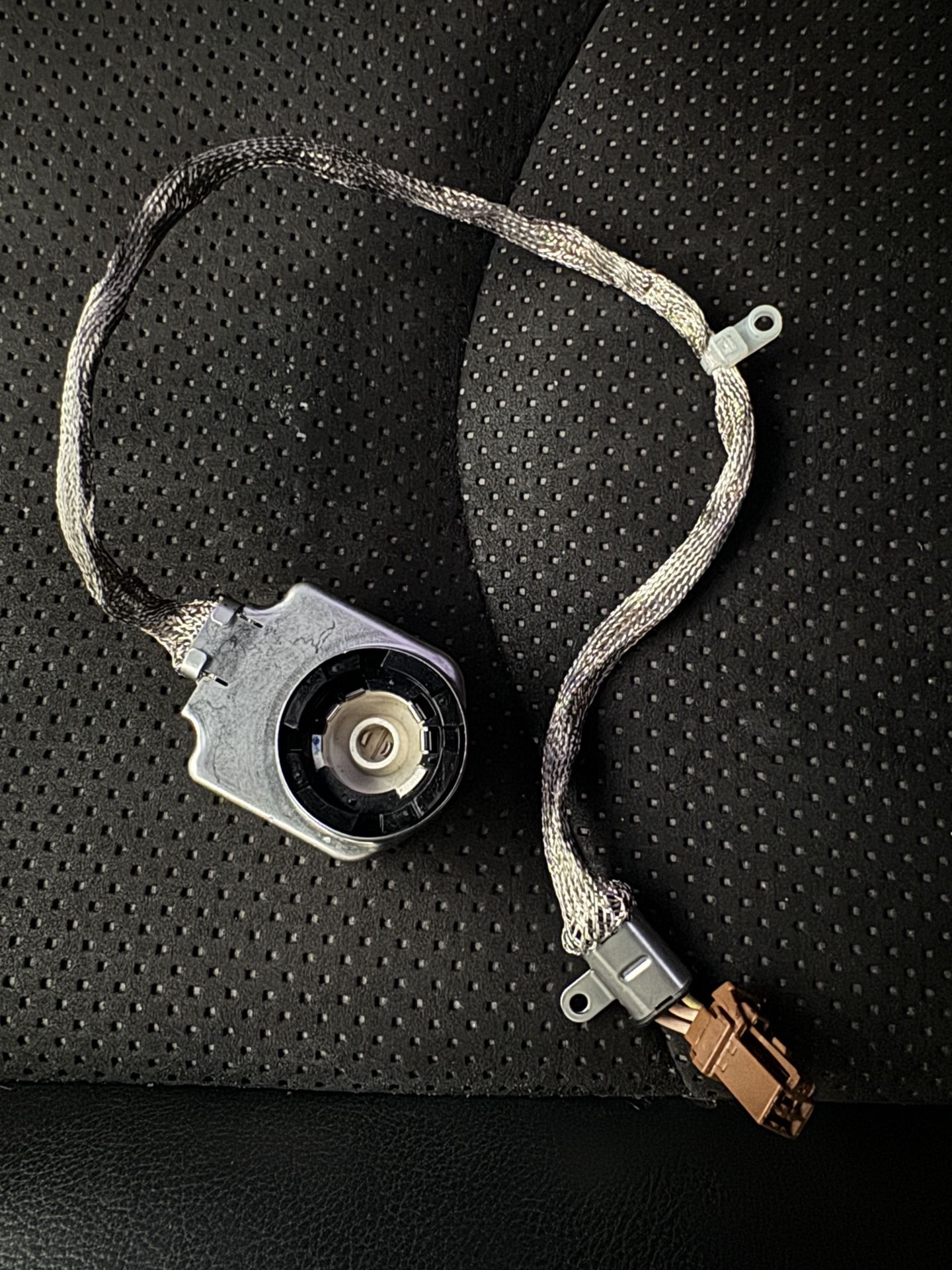 370z/g37 Headlight ballast igniter