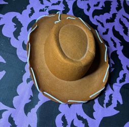 Woody hat