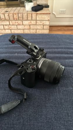 R50v brand new with kit lens great for photos and video