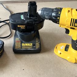 DEWALT Cordless 1/2 in. Drill/Driver, (2) 18v 1.3Ah Batteries & Charger