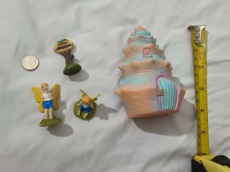 PINK SEASHELL HOUSE WITH 2 SMALL FAIRES & SIGN