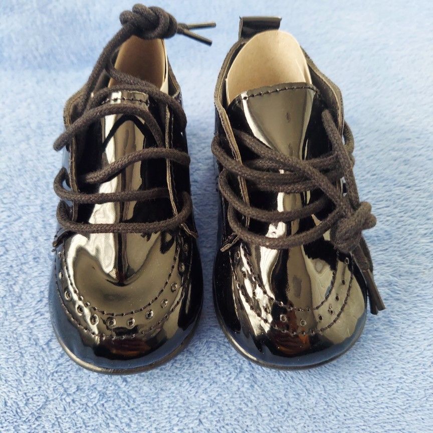 Little boy's black Patten leather booties