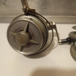 NICE OLD VINTAGE SWISS MADE FIX-REEL REEL OEL ...THREE SPOOLS COME WITH THIS REEL