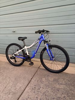 Specialized Hotrock 24” Wheels Youth Mountain Bike