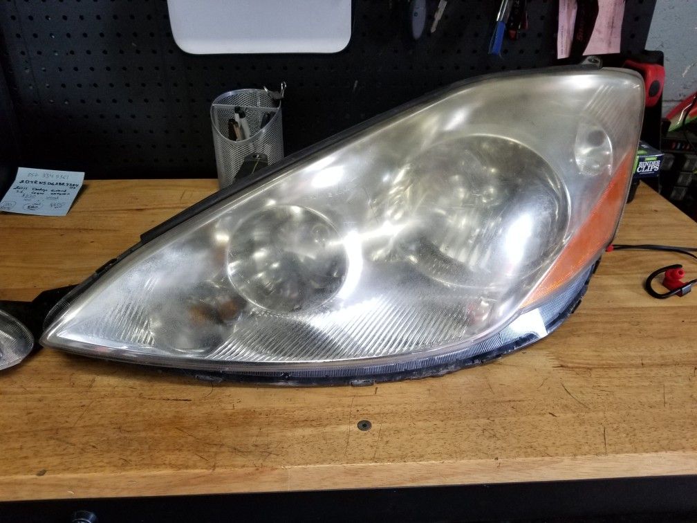 Toyota sienna headlights