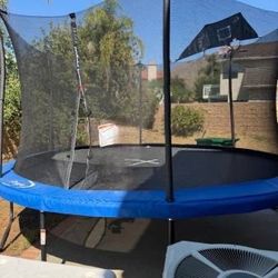 Large 13 FT Outdoor Trampoline 450  LBS Weight Capacity Outdoor Trampoline for Backyard Family Comes diameter:13 FT in good condition Gre