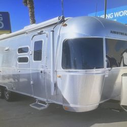 2017 AIRSTREAM INTERNATIONAL SERENITY 30