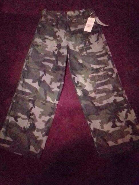 TRU RELIGION "CAMO JESSIE BAGGY CARGO BIG T" JEANS