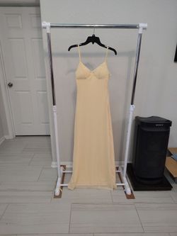 yellow maxi dress, sweetheart neckline and spaghetti straps. women , size XS