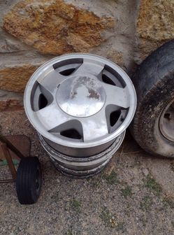1998 Chevy Tahoe Wheels (OEM) (4)