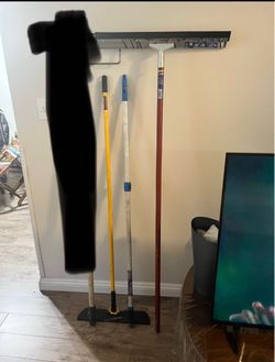 – Squeegee and Extension Pole