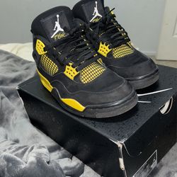 Jordan 4 Thunders Size 8