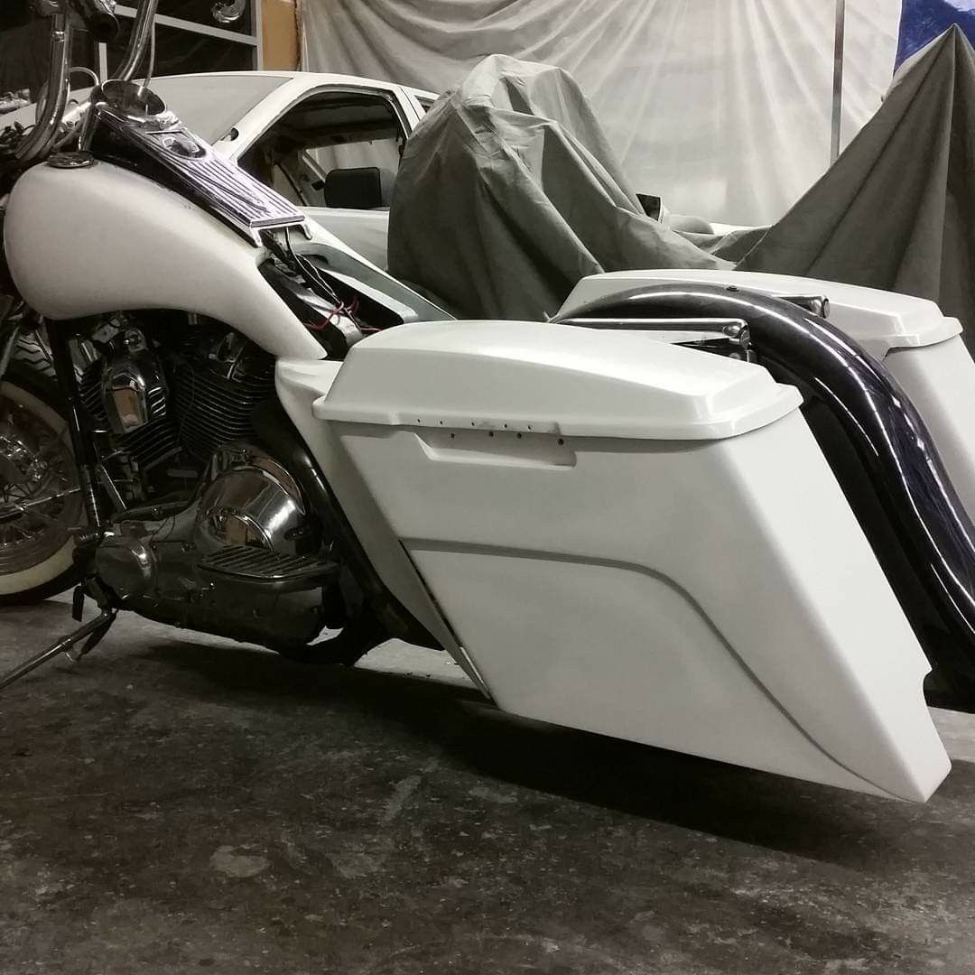 Harley Davidson bagger STRETCHED SIDES CUSTOM VENOM WIDE SIDES