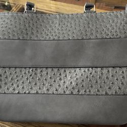 Ladies Gray Textured Purse $25