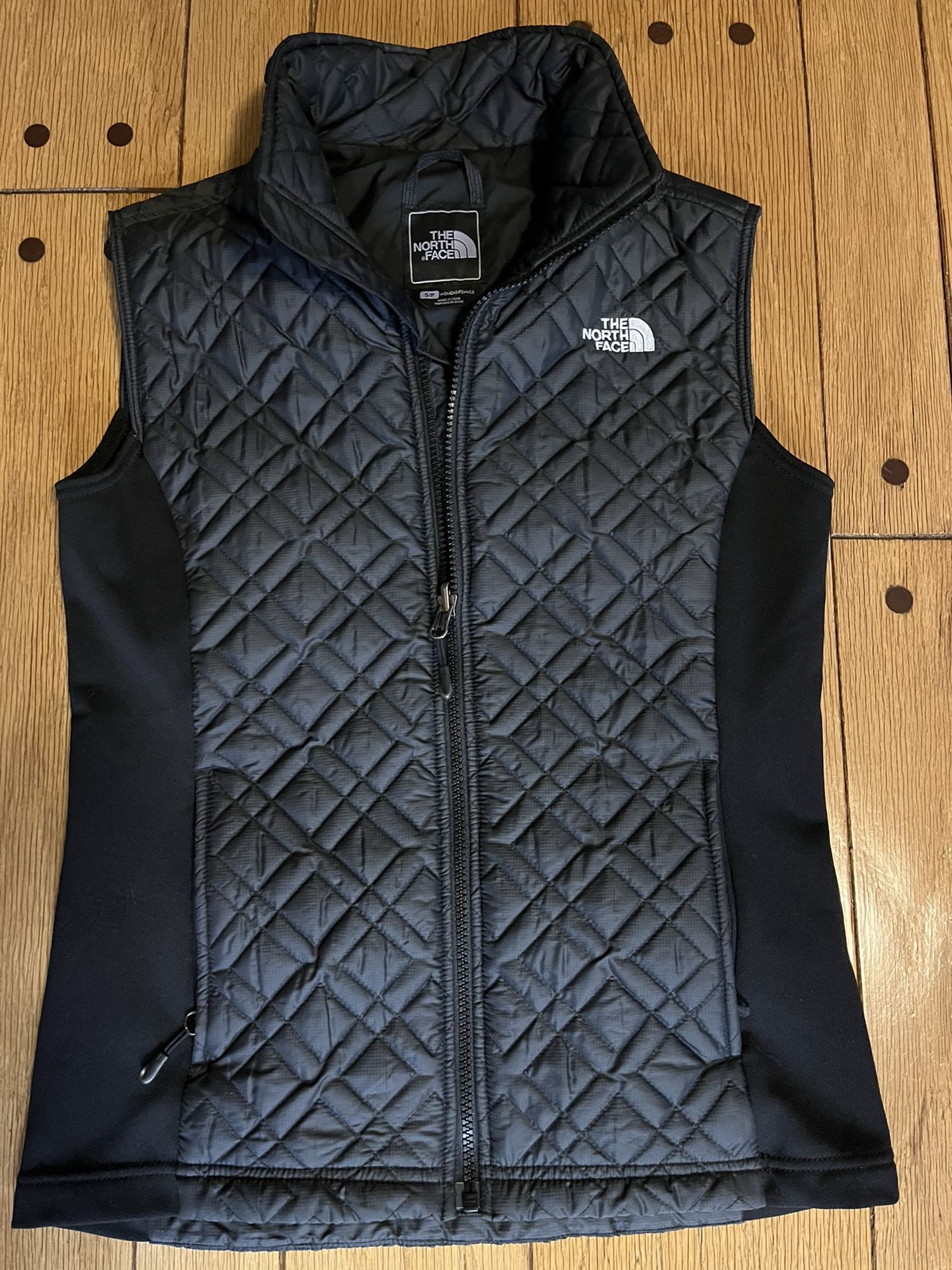 Black North face Vest. Size Sm Never Worn. $45