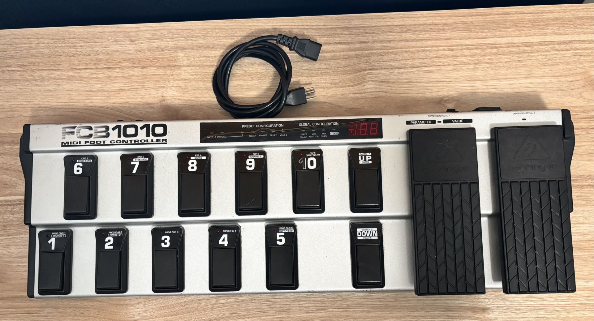 FCB 1010 MIDI Foot Controller - Behringer