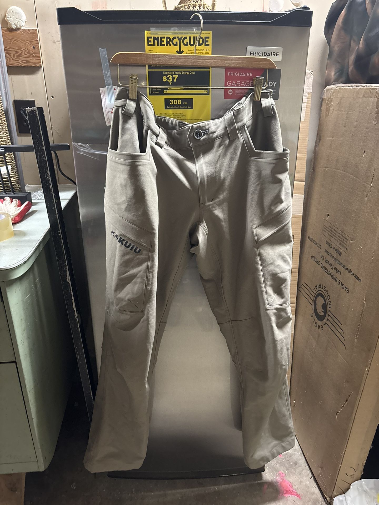 LOW PRICE MOVING- $240 + TAX RETAIL MENS KUIKUI SNOWBOARDING PANTS