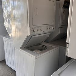 27” Wide Stack Washer And. Dryer White Used Working Condition 