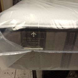 💤🛏️💤💤 $499 Queen Stearns And Foster Lux Estate Halesworth 15" Medium Push Mattress Available $499 💤🛏️💤💤