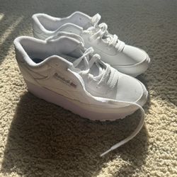 Reebok Women White Shoes - Size 6.5 