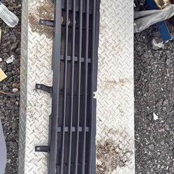 Parrilla para  Nissan pick 97