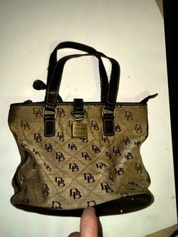 Dooney & Bourke bucket bag signature logo