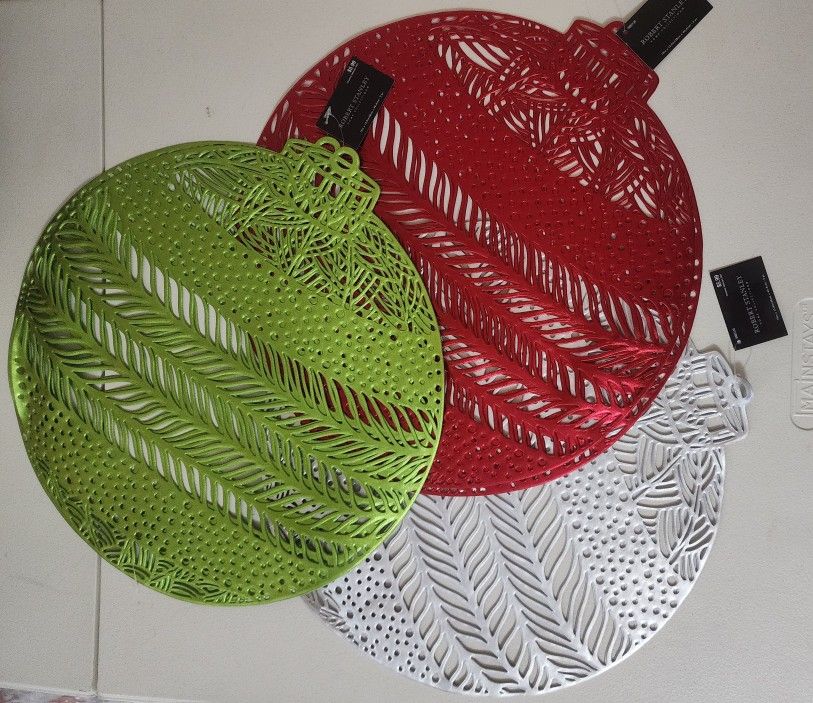 NEW Christmas Placemats Robert Stanley Home Collection Set 6: 2 Green 2 Red 2 Silver