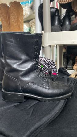 Boots size 8 half