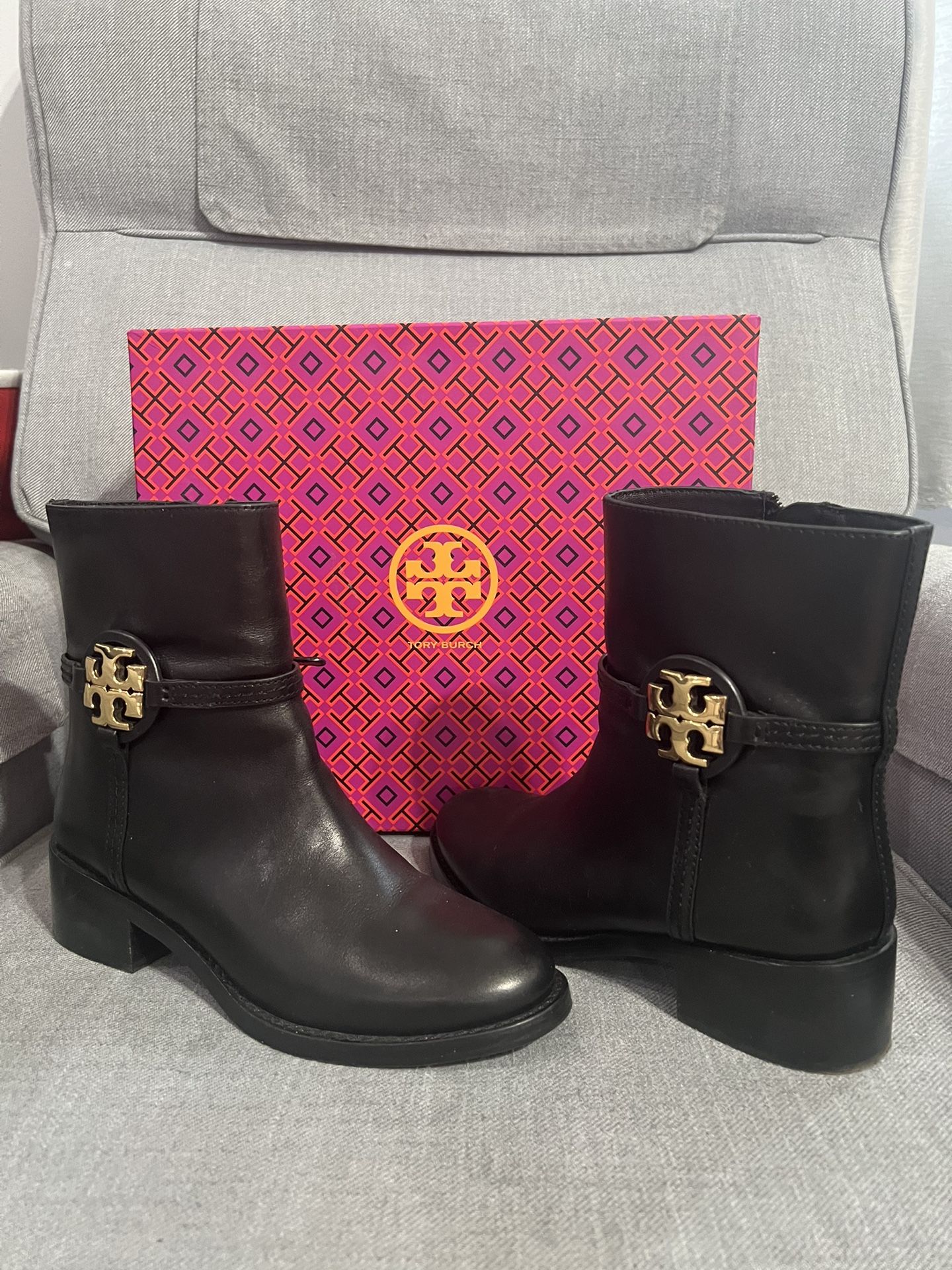 Tory Burch boot size 6