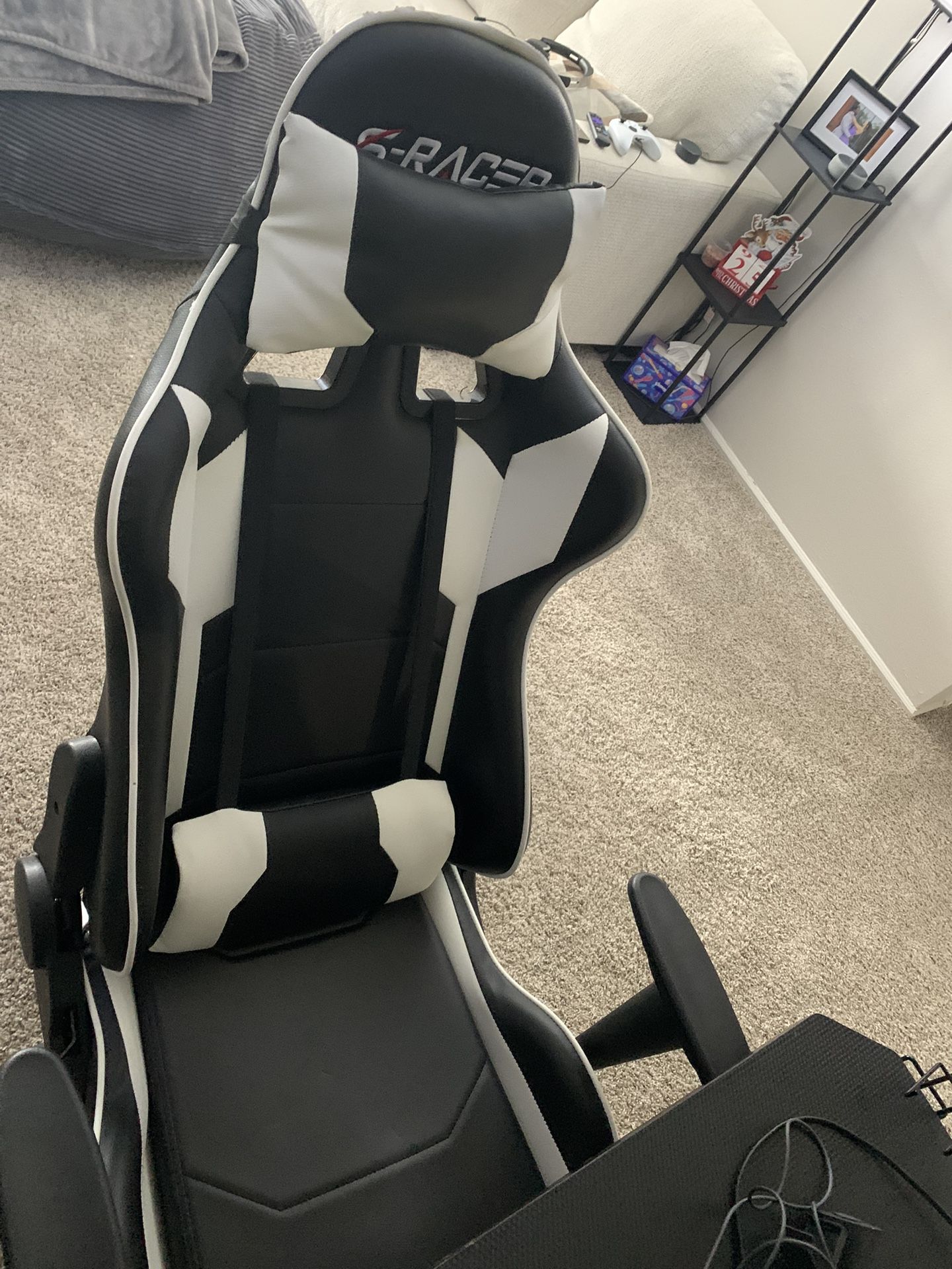 Monitor, Mic, Desk , Chair,webcam