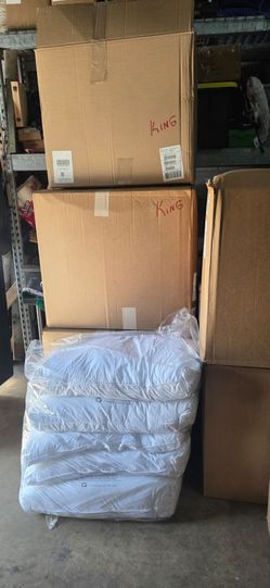 NEW HYATT HOTEL KING SIZE PILLOWS