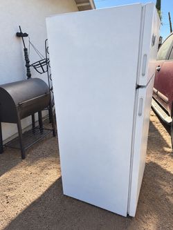 White Top-Freezer Refrigerator